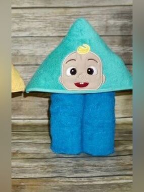 LARGE Kids Cocomelon Hooded Towel Character Bath Beach